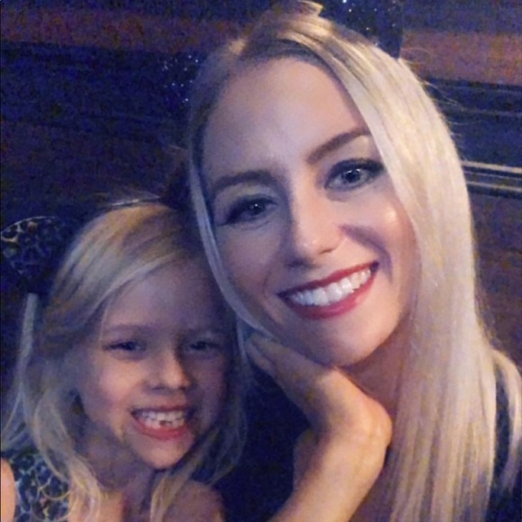 Meet your Posher, Heather - Picture 3 of 3